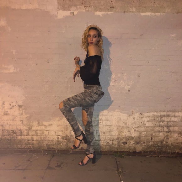 Meet your Posher, Margaux - Picture 6 of 6